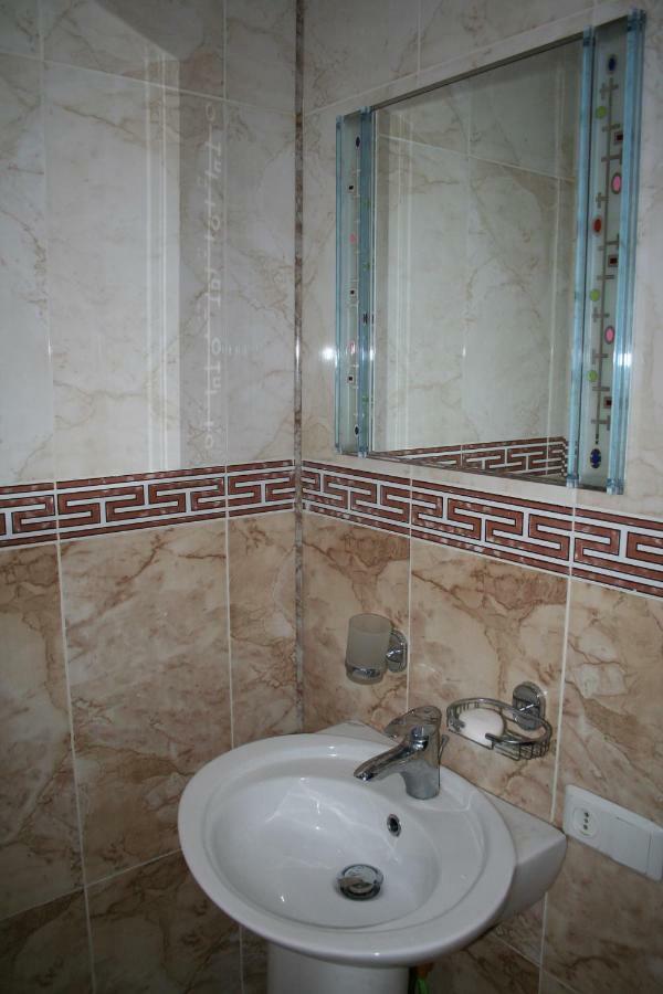 Apartment Miracle บาทูมิ ภายนอก รูปภาพ